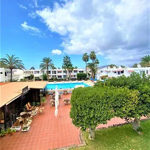  Apartment Cozy One Bedroom With Spacious Terrace. Pool And Garden View